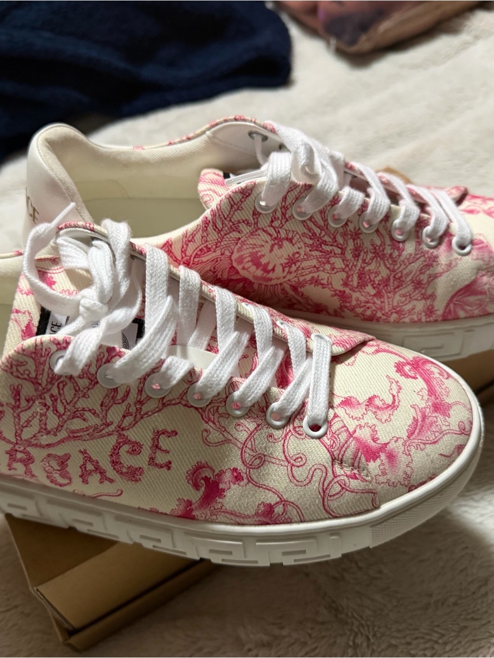Versace Women’s Cream Canvas Sneakers with Pink Toile Print
Like New - Picture 3 of 11